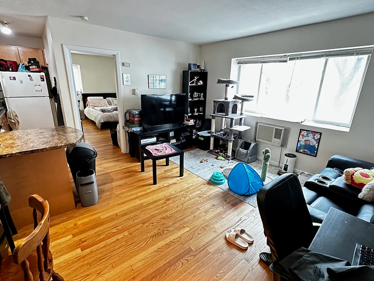 Building Photo - 200 Kelton St #11