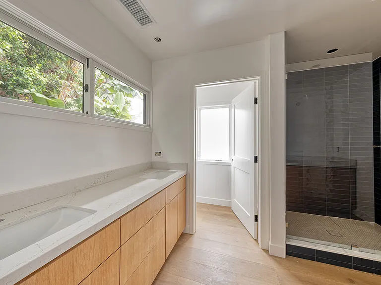 4285 La Salle Ave — Photo 11