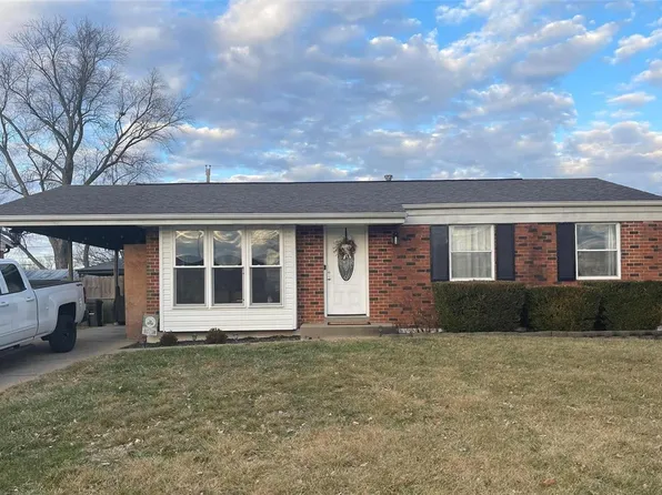 2235 Bolton St, Saint Charles, MO 63301