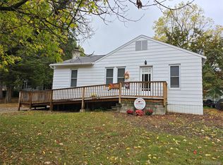 205 Park Ave, Holly, MI 48442