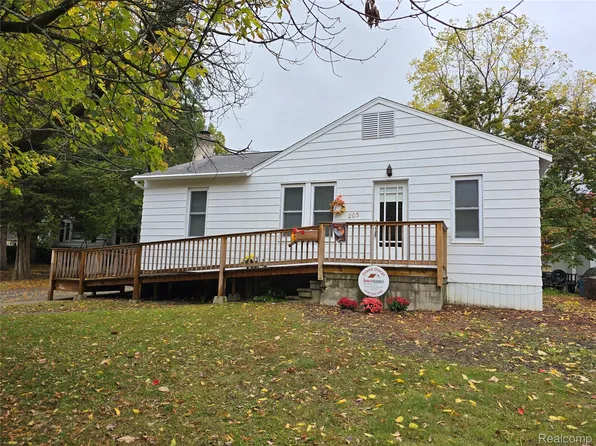 205 Park Ave, Holly, MI 48442