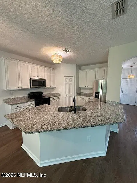 4 bed, 3.0 bath, 1894 sqft, $2,250 — Photo 3