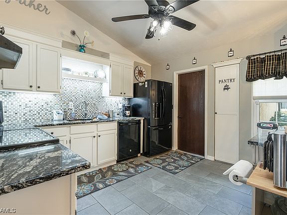 4th image of 926 NE 17th St