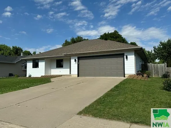 606 Lakeview Dr, North Sioux City, SD 57049
