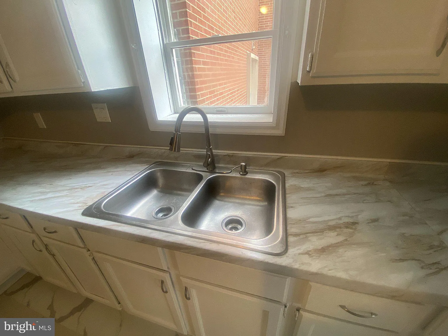 2 bed, 1.0 bath, 1000 sqft, $1,100 — Photo 2