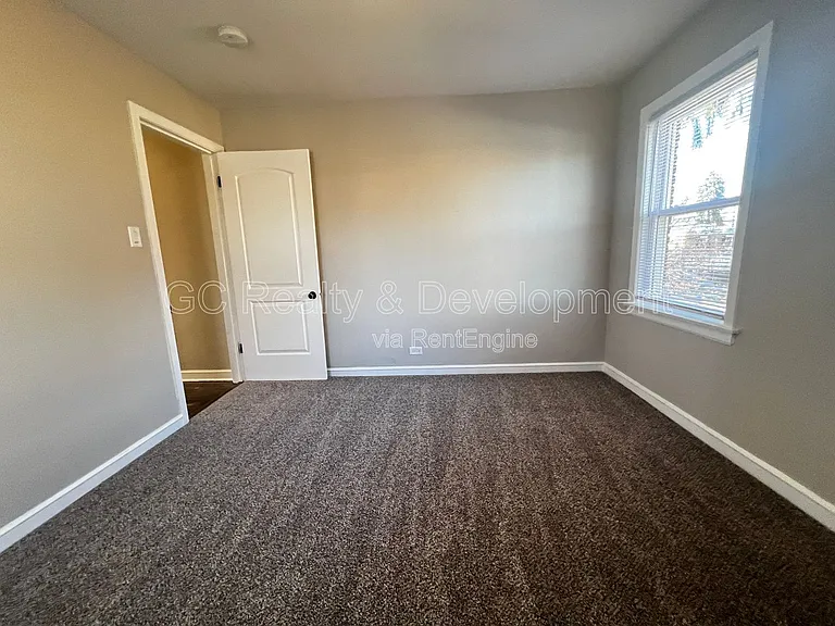 9121 S Utica Ave — Photo 16