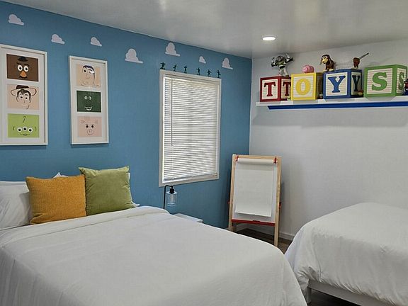4th image of 131 S Laxore St #D