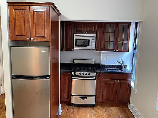 4th image of 414 W 44th St APT 1G