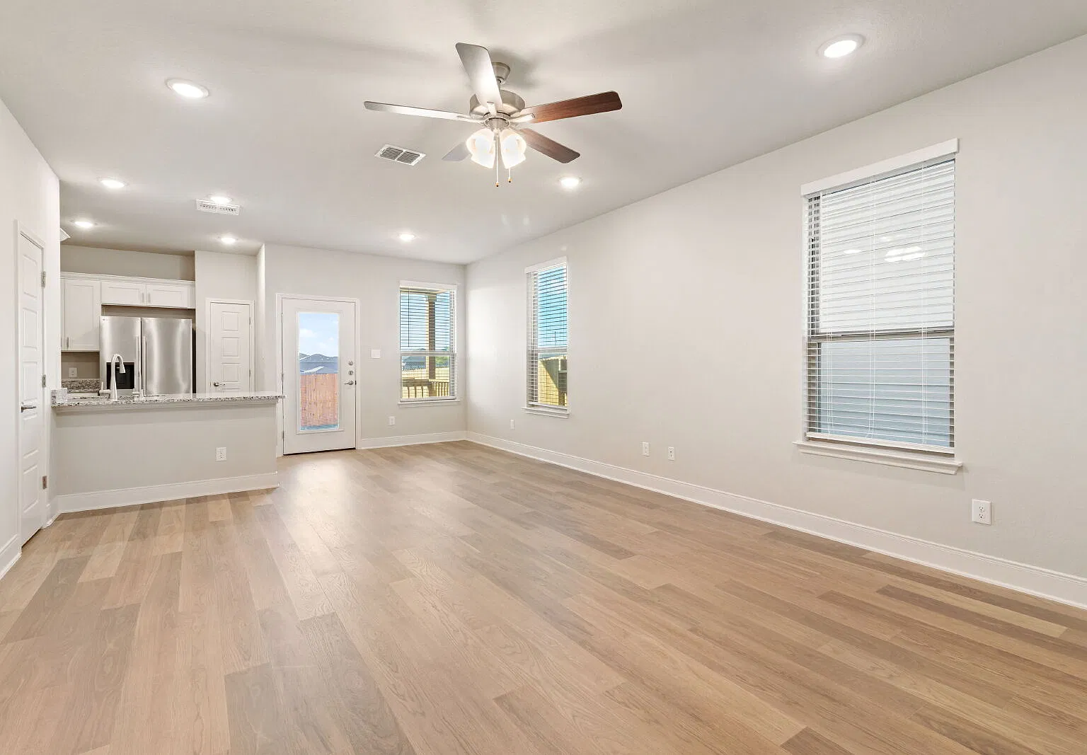 3 bed, 2.5 bath, 1505 sqft, $1,750 — Photo 4