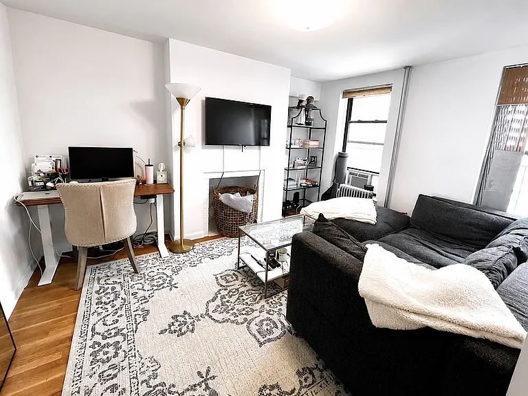 434 E 11th St #3RB — Photo 1