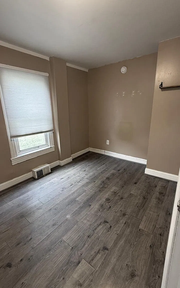 4 bed, 1353 sqft, $3,500 — Photo 2