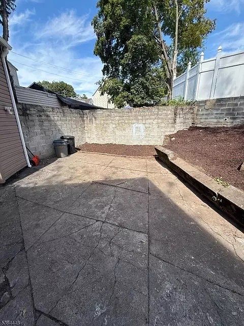 2nd image of 82 Belmont Ave Floor 1
