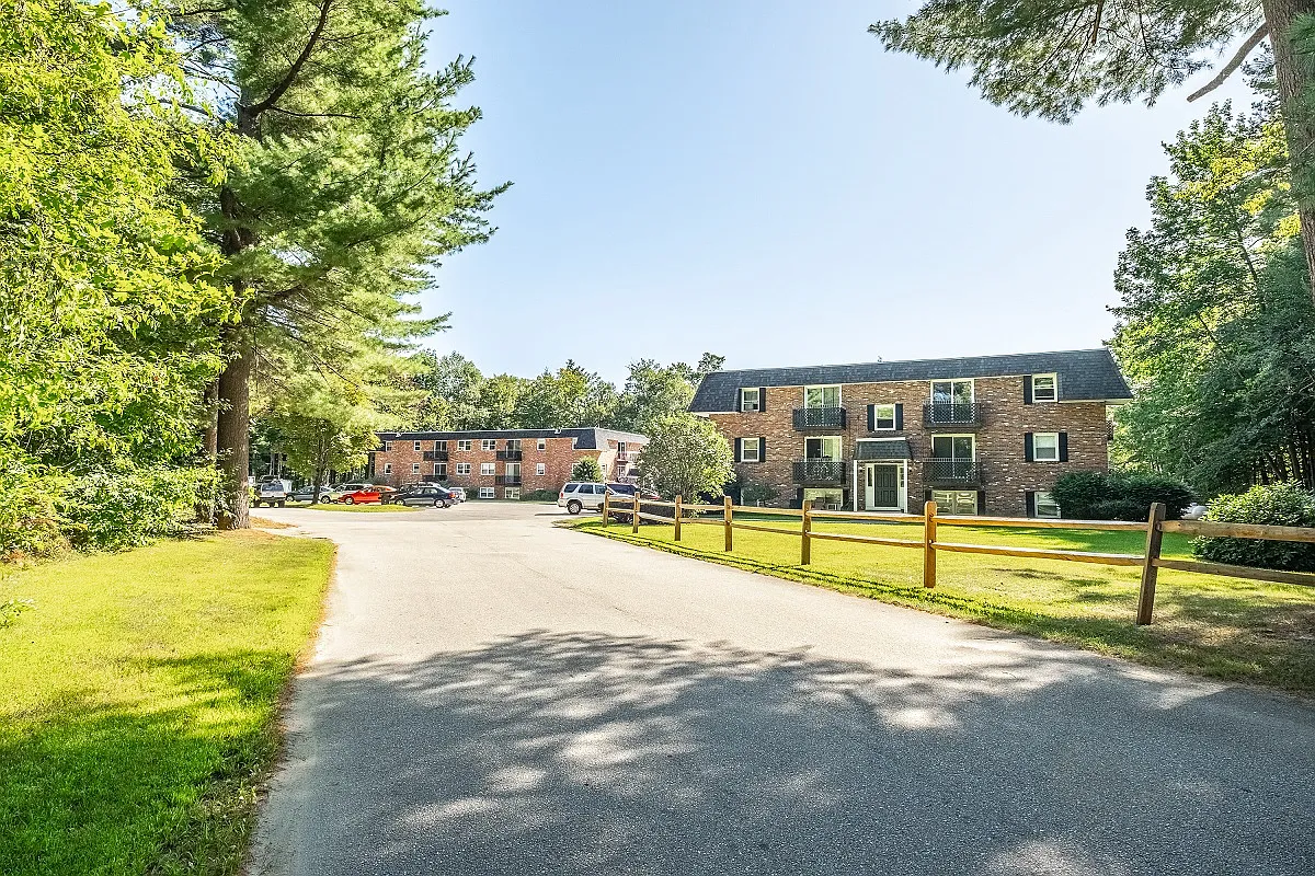 Jaffwood Apartments — Photo 1