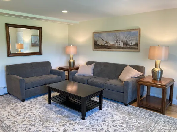 18 Moose Trl, Manchester, ME