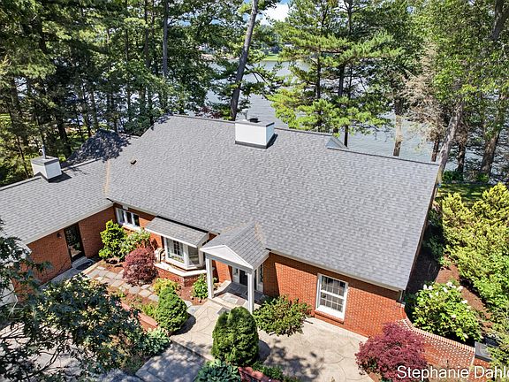 3rd image of 480 E Circle Dr