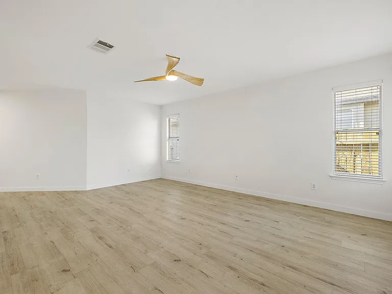 218 Altamont St — Photo 7