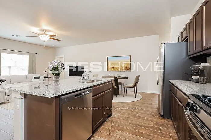 4 bed, 2.0 bath, 1890 sqft, $1,900 — Photo 3
