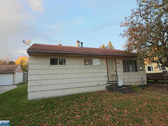 2nd image of 207 Wyandotte Rd