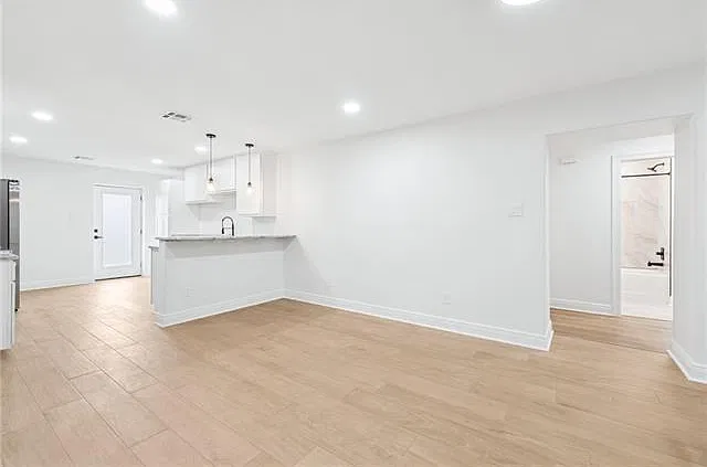3 bed, 2.0 bath, 1650 sqft, $2,400 — Photo 2