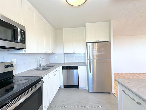 4th image of 30 Denton Ave #1524