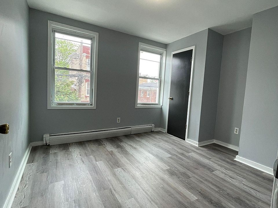 2nd image of 74 Hutton St #1D