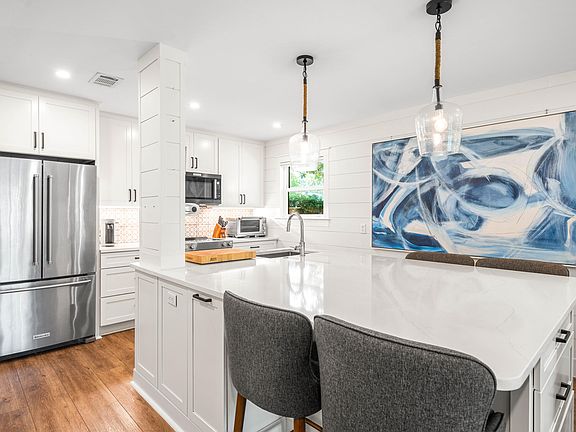 4th image of 125 Cassine Garden Cir #132
