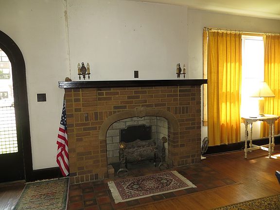 3rd image of 1813 Frederica St