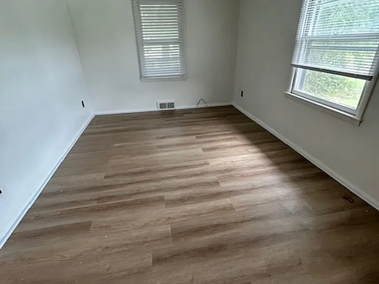 1300 Lola Ave — Photo 4
