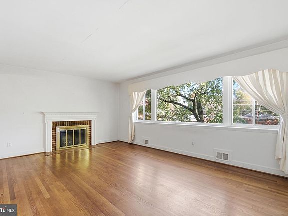 4th image of 3802 Howard St