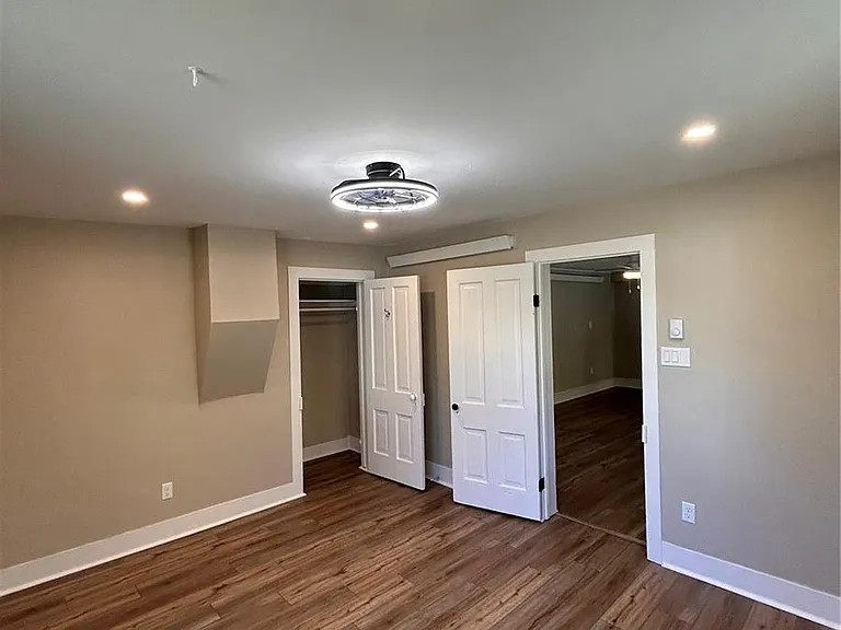 906 Main St — Photo 11