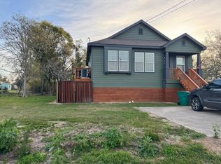 206 12th St, Orange, TX 77630