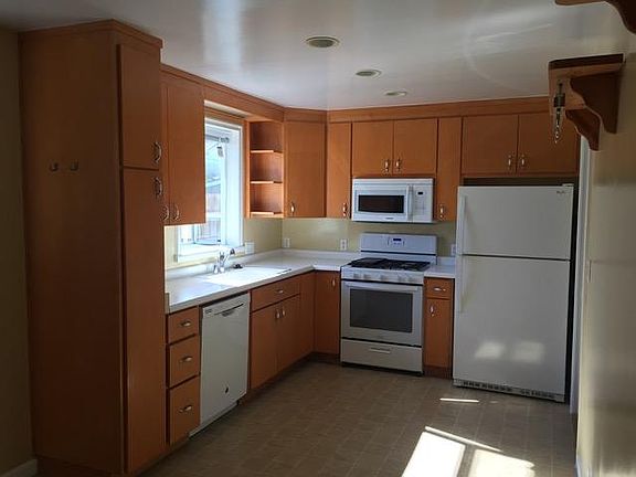 2nd image of 1356 Sierra St