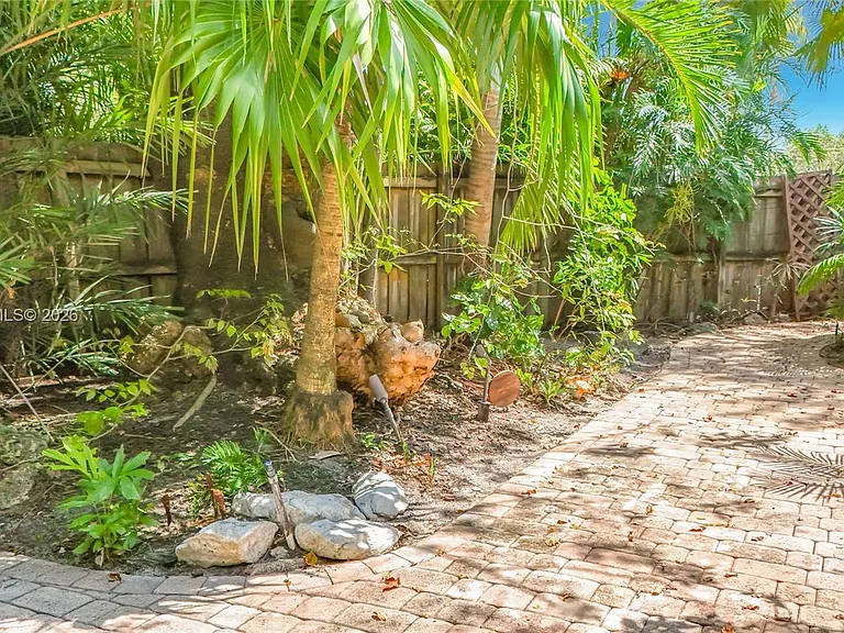 1419 NE 4th Ct — Photo 50
