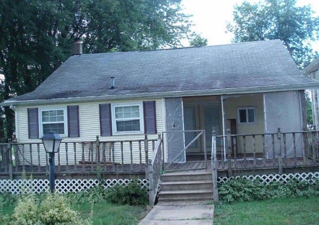 2nd image of 2118 17th St SE