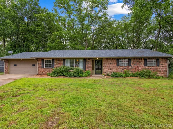 4724 Pathfinder Ct, Bartlesville, OK 74006