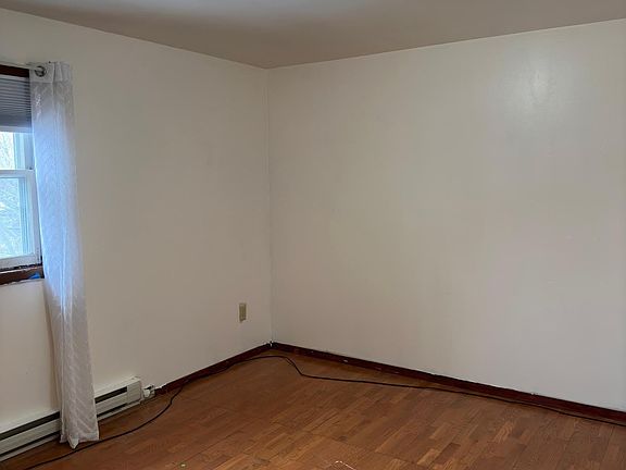 4th image of 15 Peyster St #2