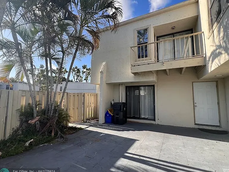 12134 Regal Ct E — Photo 2