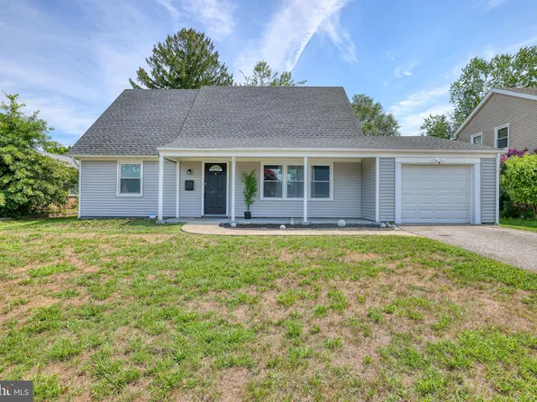 12 Galton Ln, Willingboro, NJ 08046