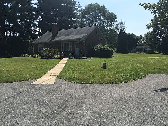 4th image of 13925 Hanover Pike