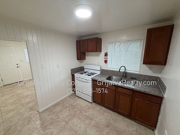 3rd image of 18 W Laguna St APT 3
