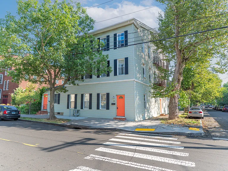 11 Lawrence St #6 — Photo 1