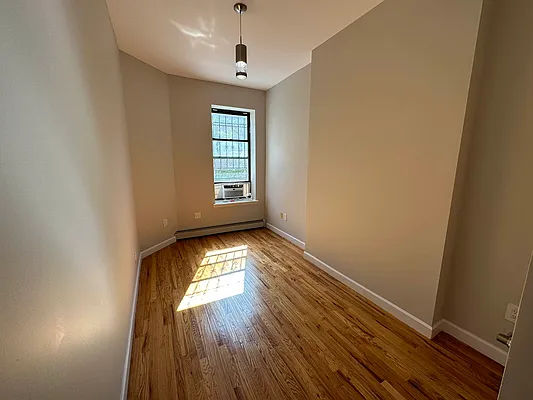 Rented by Premier Metro Realty Corp | media 15