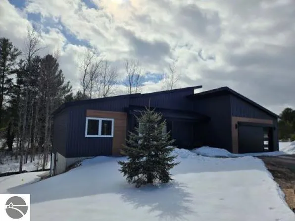 9890 Cushman Ct #4, Williamsburg, MI 49690