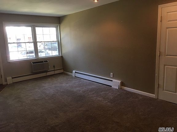 5th image of 904 Towne House Vlg