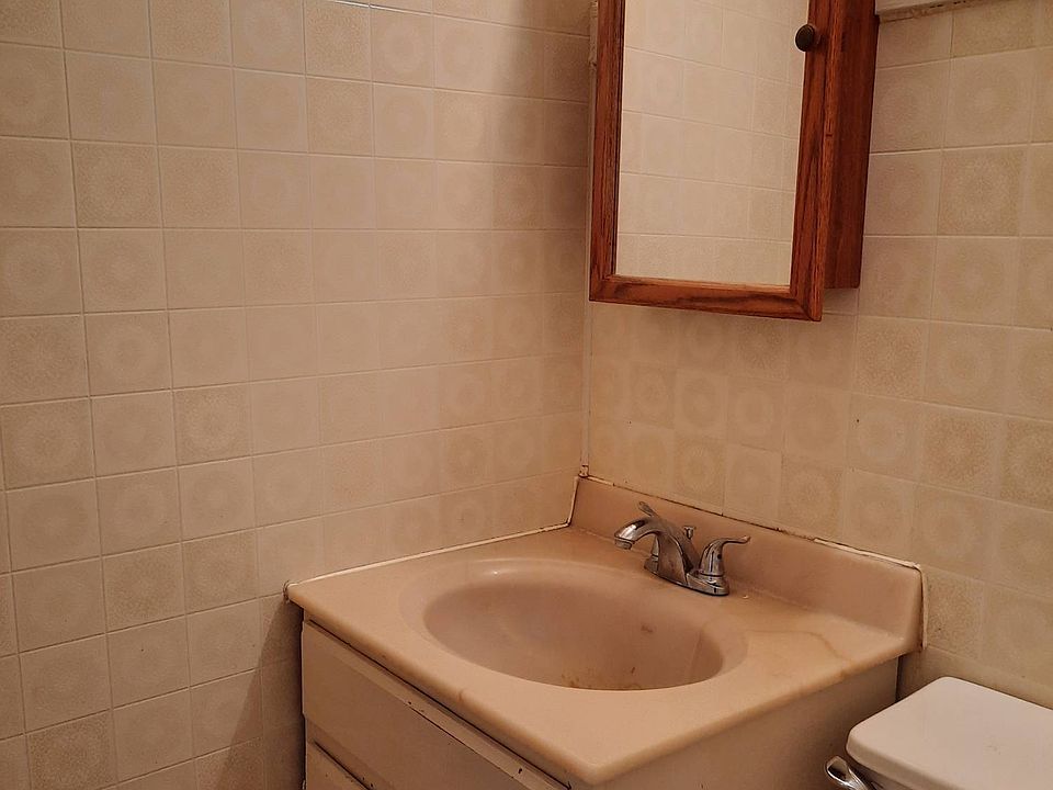 1st image of 120 6th Ave W #10605775
