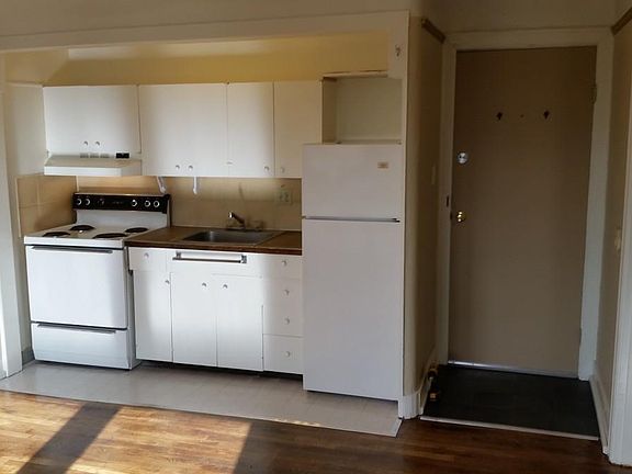 Light filled full kitchen