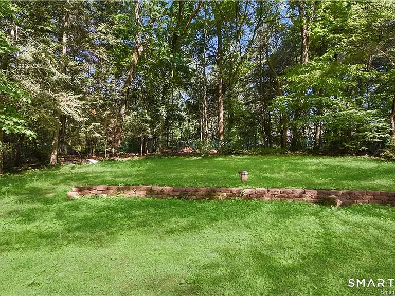 8 Circle Dr — Photo 22