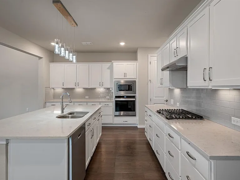305 Bolivar Way #101 — Photo 7