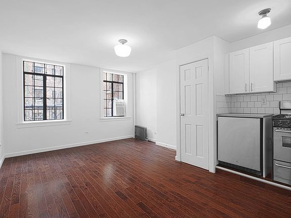 4th image of 323 W 4th St #3D