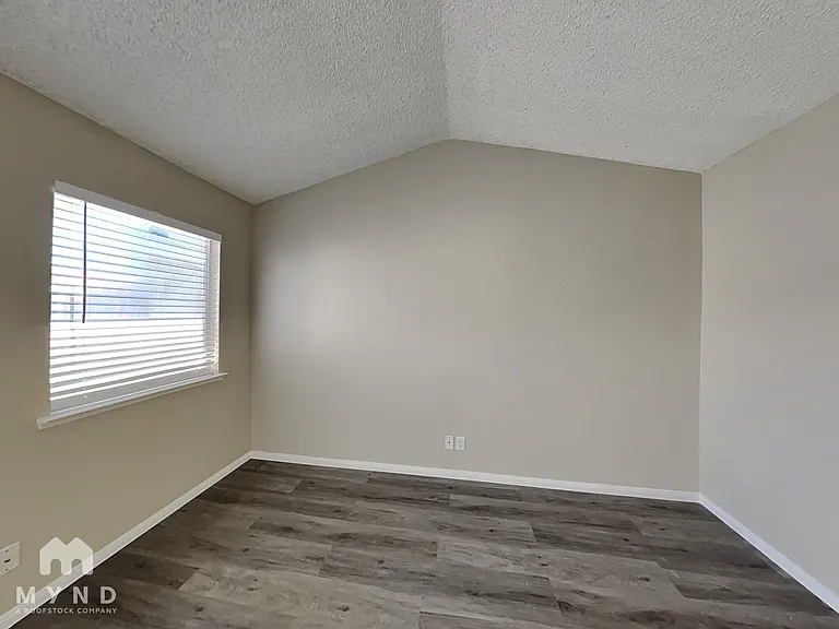 5825 Goodsprings Ct — Photo 15
